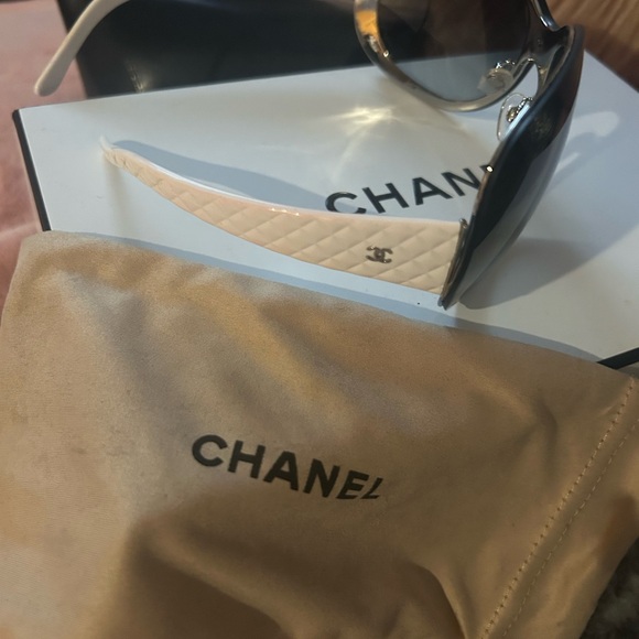 Chanel Black And Off White Oversized Sunglasses Sleek Modern Design - Picture 2 of 6